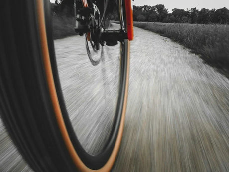 Trött på skakig gruspendling - Så väljer du en bekväm elcykel för ojämna vägar